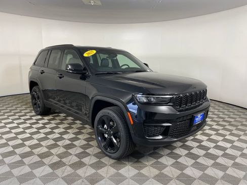New 2025 Jeep Grand Cherokee Altitude image 7