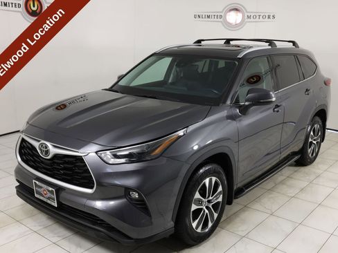 Used 2022 Toyota Highlander XLE AWD/4WD image 35