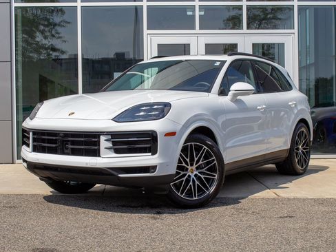 Used 2025 Porsche Cayenne Base w/ Premium Package Plus image 1
