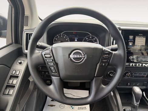 Used 2025 Nissan Frontier SV AWD/4WD image 16