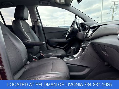Used 2022 Chevrolet Trax LT w/ LT Convenience Package image 25