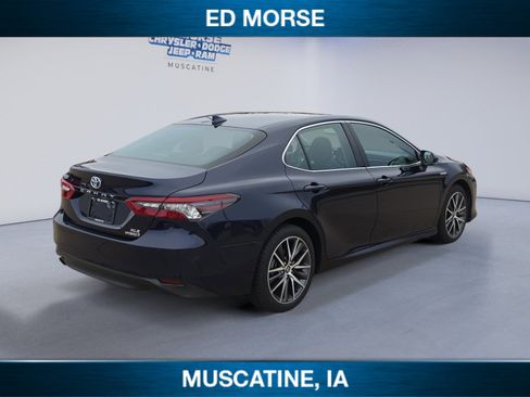 Used 2021 Toyota Camry XLE w/ Navigation Upgrade Package image 5