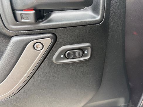 Used 2018 Jeep Wrangler Unlimited Sport S AWD/4WD image 11