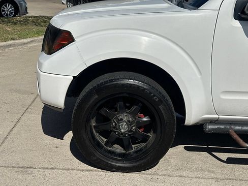Used 2010 Nissan Frontier SE RWD image 23