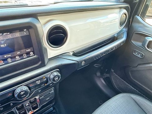 Used 2021 Jeep Wrangler Unlimited Islander image 23