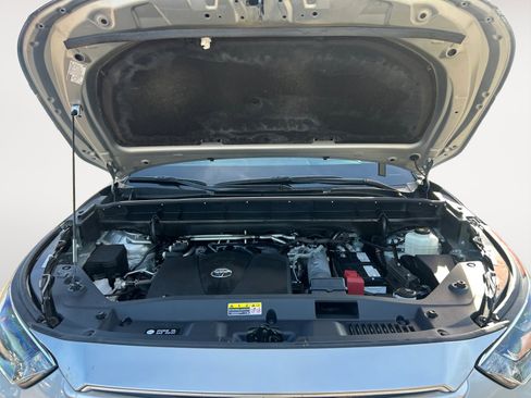 Used 2022 Toyota Highlander L image 22