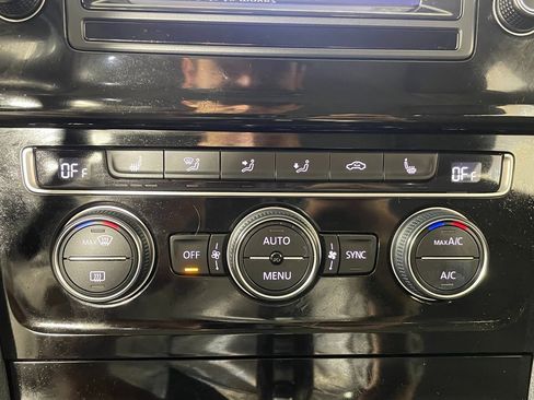 Used 2015 Volkswagen Golf TDI SEL image 21