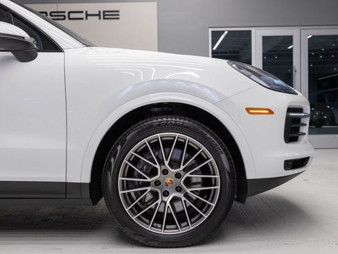 Used 2023 Porsche Cayenne Platinum Edition AWD/4WD image 11