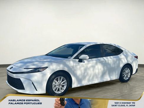 Used 2025 Toyota Camry LE image 2
