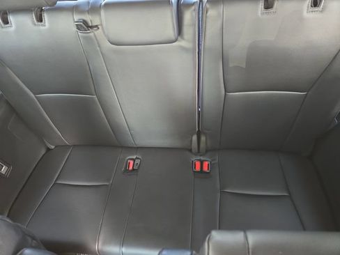 Used 2024 Toyota Highlander XLE AWD/4WD image 17