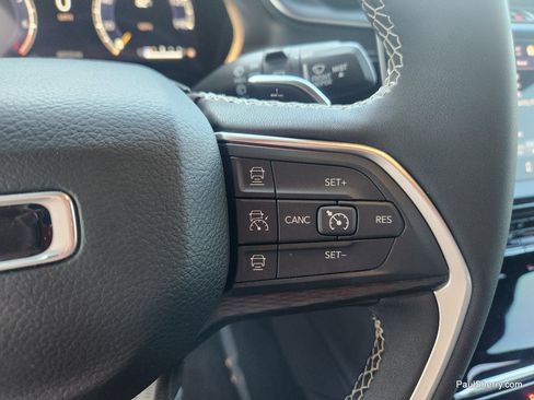 Used 2023 Jeep Grand Cherokee Altitude AWD/4WD image 28