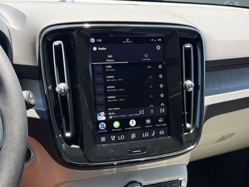 New 2026 Volvo XC40 B4 Plus w/ Climate Package FWD image 24