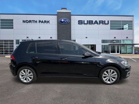 Used 2018 Volkswagen Golf SE FWD image 2