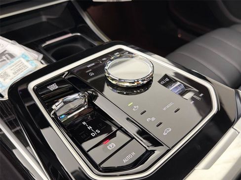 New 2026 BMW 750e xDrive w/ Premium Package AWD/4WD image 16