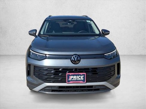Used 2026 Volkswagen Tiguan SE AWD/4WD image 2