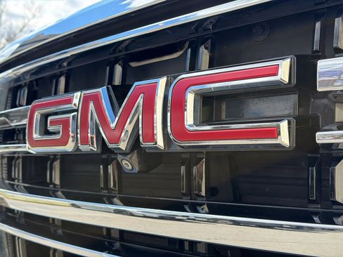 Used 2021 GMC Yukon SLT w/ SLT Luxury Plus Package AWD/4WD image 17