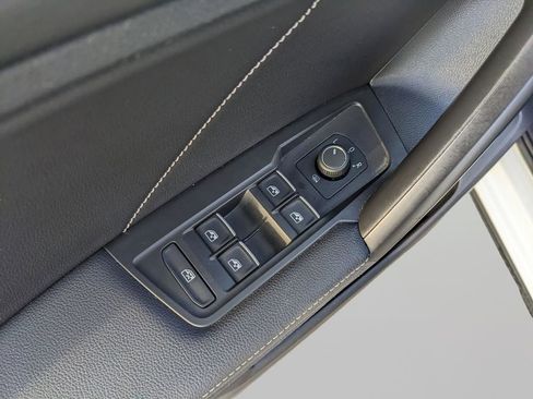 Certified 2022 Volkswagen Tiguan SE w/ Panoramic Sunroof Package image 17