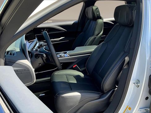 New 2025 Cadillac Lyriq Luxury image 9