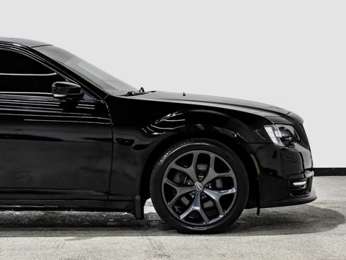 Used 2021 Chrysler 300 S w/ S Model Appearance Package RWD image 13