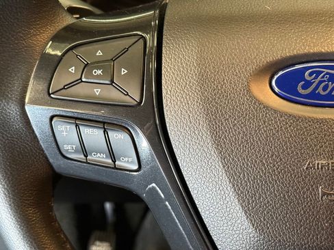 Used 2017 Ford Explorer XLT image 11