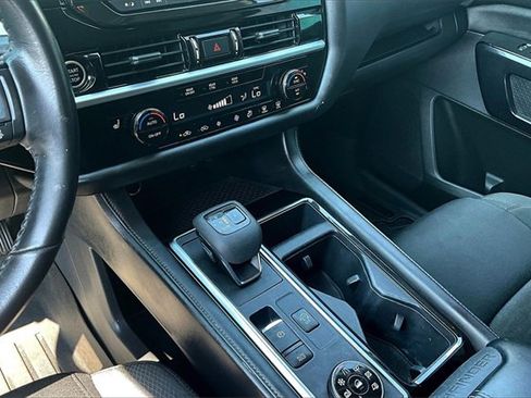 Used 2022 Nissan Pathfinder SV image 18