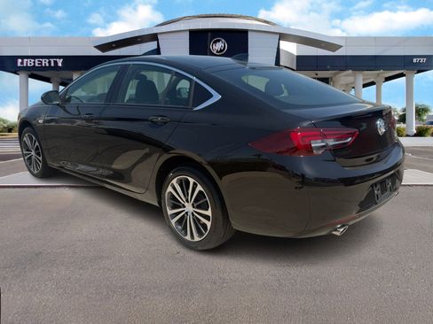 Used 2019 Buick Regal Essence w/ Sights and Sounds Package image 5