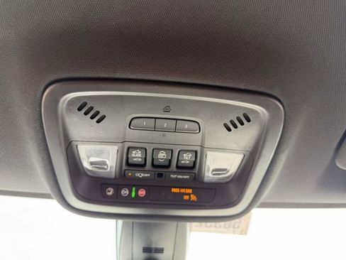 Used 2023 Chevrolet Traverse RS AWD/4WD image 32