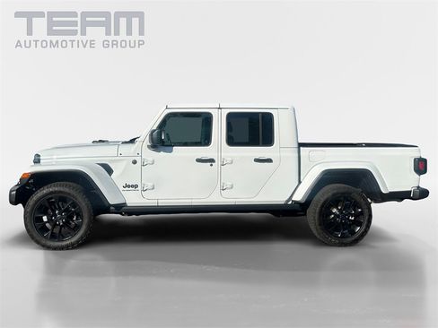 Certified 2024 Jeep Gladiator Sport image 4