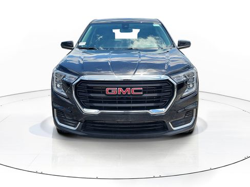 Used 2024 GMC Terrain SLE FWD image 2