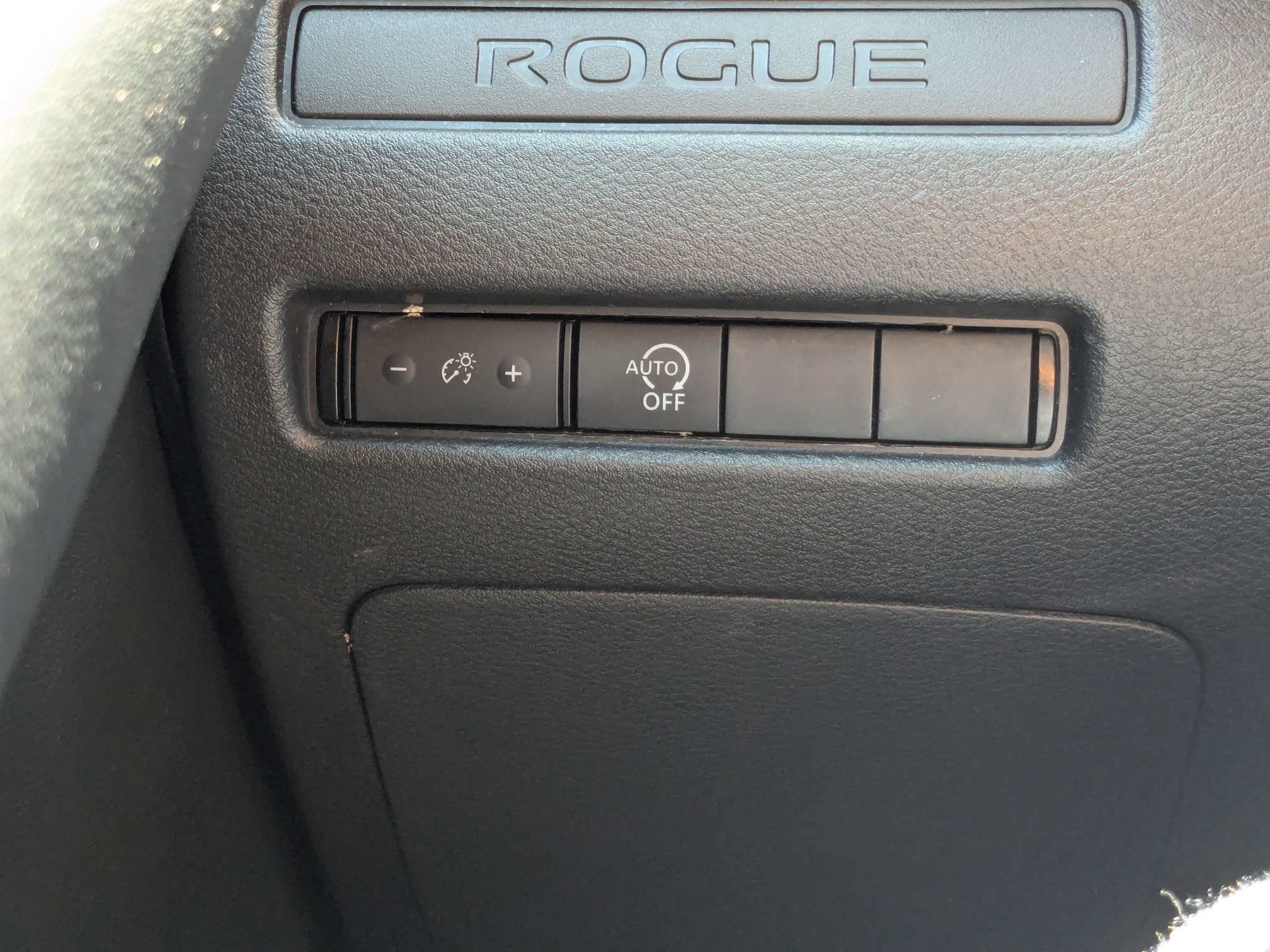 Used 2024 Nissan Rogue S AWD/4WD image 23