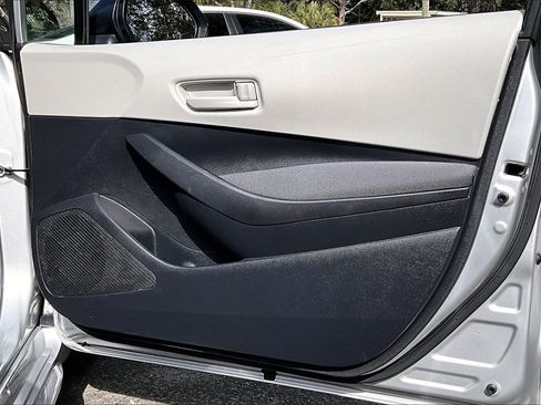 Used 2025 Toyota Corolla LE image 25