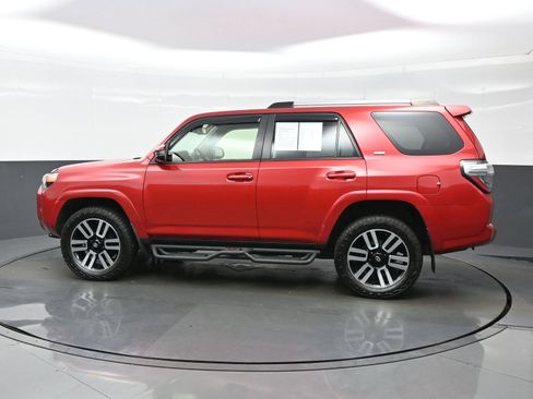 Used 2022 Toyota 4Runner SR5 AWD/4WD image 3