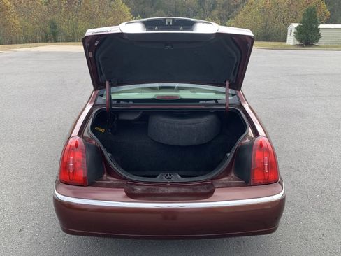 Used 2002 Lincoln Town Car Signature image 9