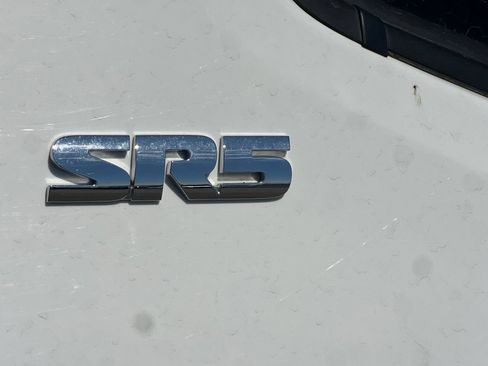 Used 2018 Toyota Tacoma SR5 AWD/4WD image 23