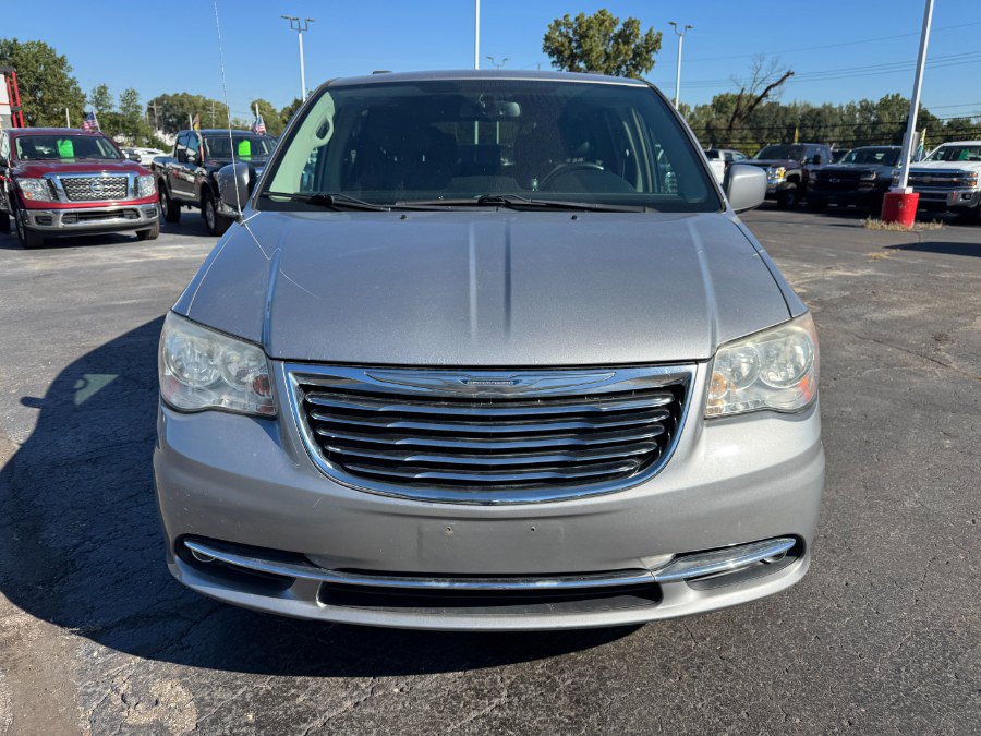 Used 2014 Chrysler Town & Country Touring FWD image 8