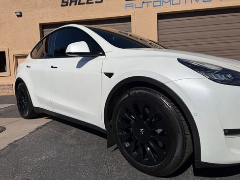 Used 2021 Tesla Model Y Long Range AWD/4WD image 21