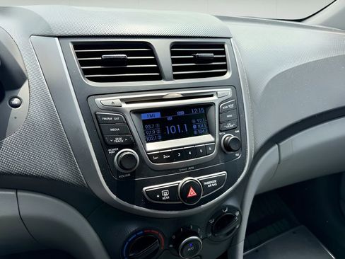 Used 2017 Hyundai Accent SE FWD image 12