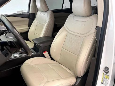Used 2021 Ford Explorer Platinum w/ Equipment Group 601A AWD/4WD image 18