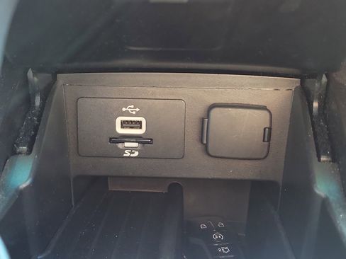 Used 2016 Ford Explorer Platinum image 34