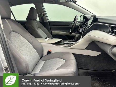 Used 2022 Toyota Camry LE image 9