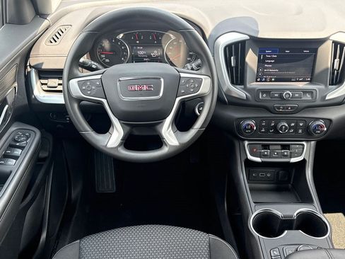 Used 2024 GMC Terrain SLE w/ Driver Convenience Package FWD image 17