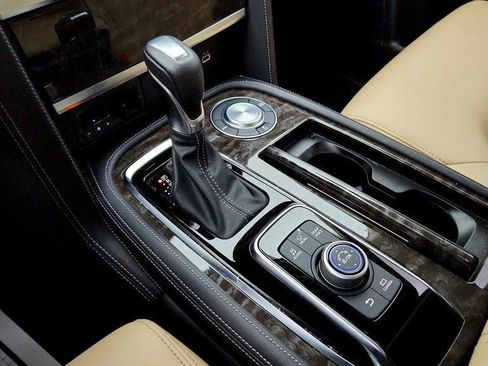 Used 2024 Nissan Armada Platinum w/ Captain's Chairs Package RWD image 17