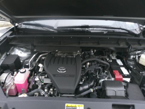 Used 2023 Toyota Highlander XLE image 34