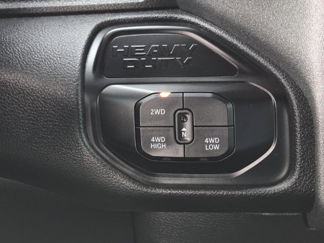 Used 2025 RAM 3500 Tradesman w/ Chrome Appearance Group AWD/4WD image 17