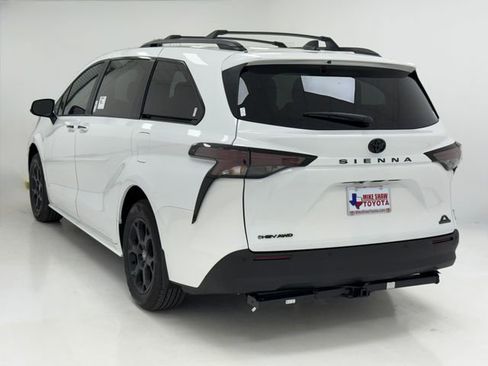 New 2026 Toyota Sienna XLE Woodland Edition image 38