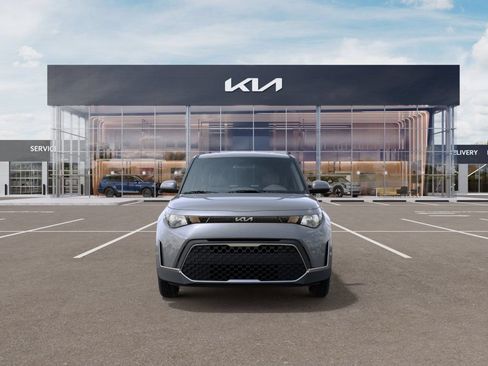 Used 2025 Kia Soul LX w/ LX Technology Package FWD image 2