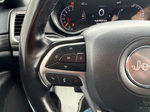 Used 2022 Jeep Grand Cherokee Laredo E image 13