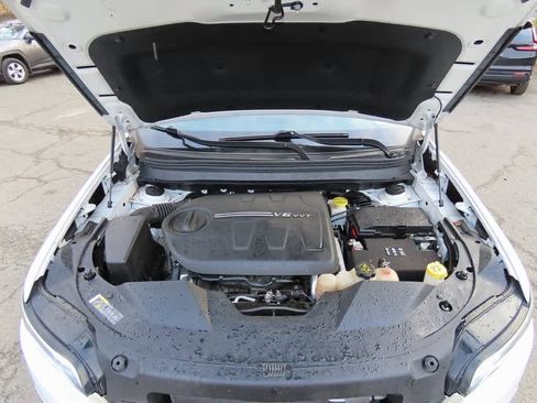 Used 2021 Jeep Cherokee Limited image 11