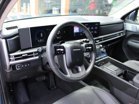 Used 2025 Hyundai Santa Fe SEL FWD image 14