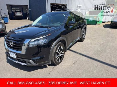 Certified 2025 Nissan Pathfinder Platinum w/ Cargo Package AWD/4WD image 4